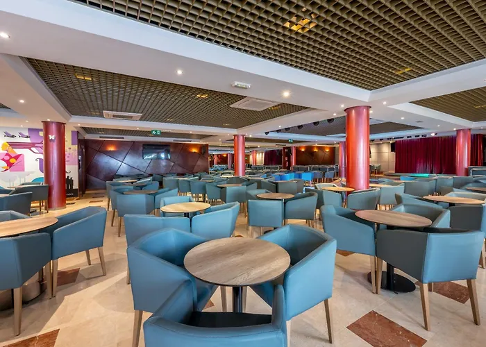 Climia Plaza بينايدورم