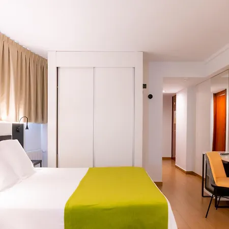 Climia Plaza Hotell 4*