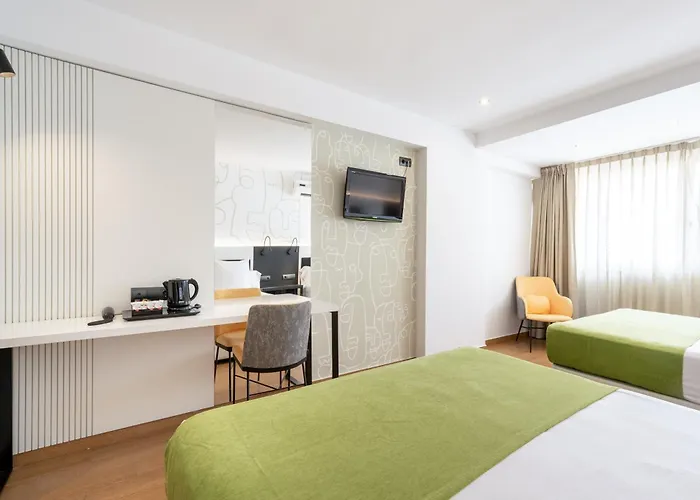 Climia Plaza Hotel 4*